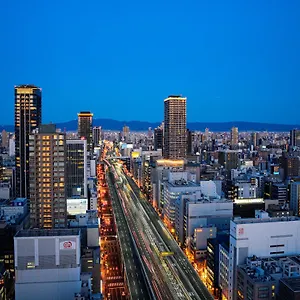 Apa & Midosuji Hommachi Eki Tower מלון